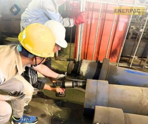 Cờ lê pin thủy lực Enerpac BTW1000E cho nhà máy sản xuất thép